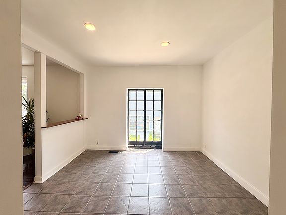 4th image of 18 W Queen Ln Floor 2