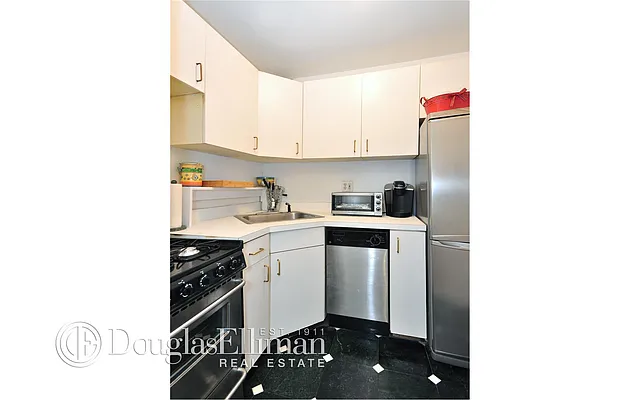 Sold by Douglas Elliman | media 15