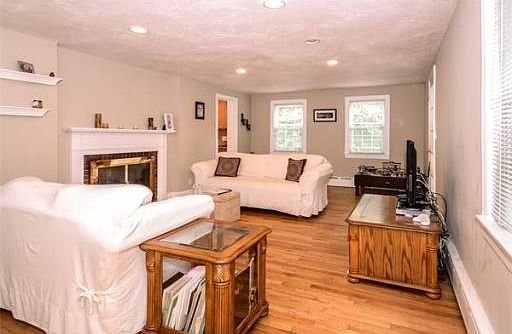 3rd image of 158 Coney St