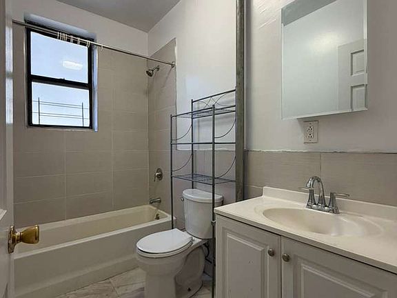 4th image of 1356 Pacific St APT 1D
