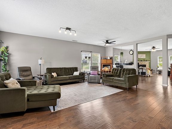 3rd image of 9979 Pine Grove Ct
