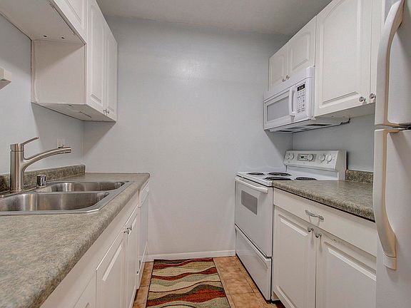 4th image of 10615 N Ivy Ct Unit 47