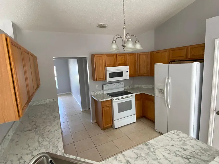 632 SE Chapman Ave — Photo 32