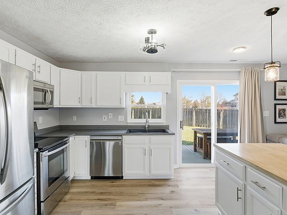 4th image of 9926 Suncoral Cir