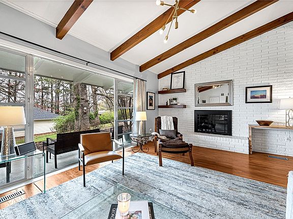 5th image of 1975 N Greenview Dr