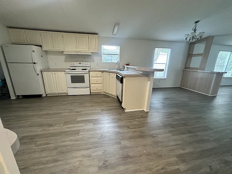 127 Shady Pines Dr — Photo 2