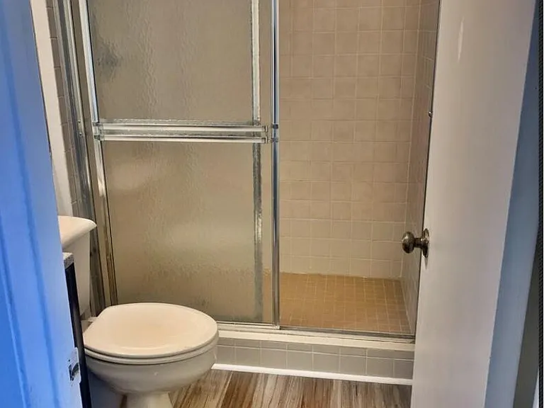 3915 Victoria Dr NE — Photo 13
