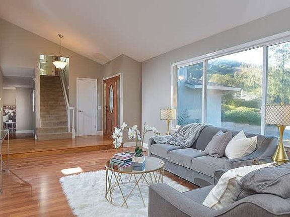 3rd image of 950 Vista Ct