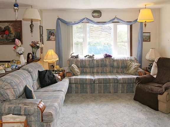 2nd image of 22938 Erskine St NE