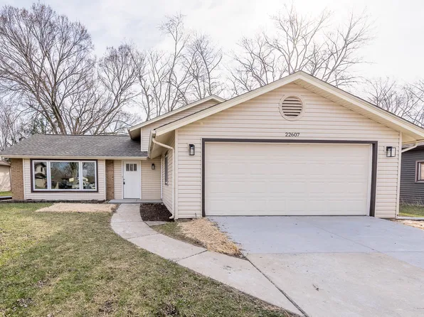 22607 Mission Dr, Richton Park, IL 60471