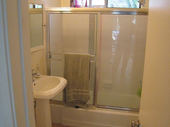 3rd image of 1309 N Poinsettia Pl APT 5