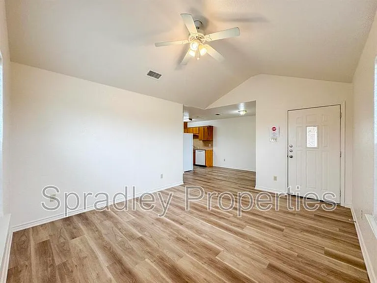 115 Lacey Lou Ln — Photo 2