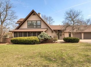 13 Wood Dr, Monticello, IL 61856