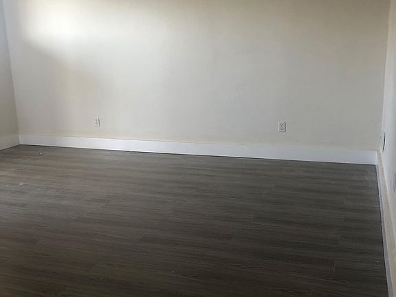 5th image of 55 NE 55th St APT 10