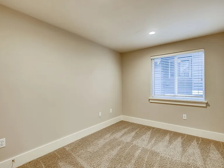 1108 Taylor Ave N #B — Photo 7