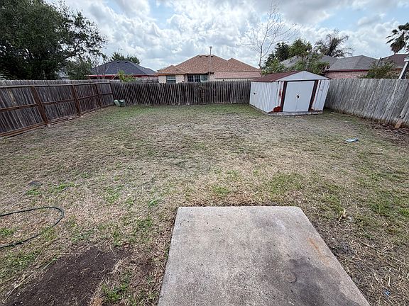 4th image of 2749 Malta St
