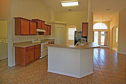 4th image of 2530 Rollins Ave