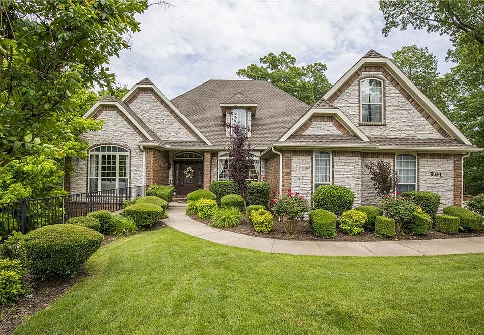 1st image of 901 NW Provence Pl