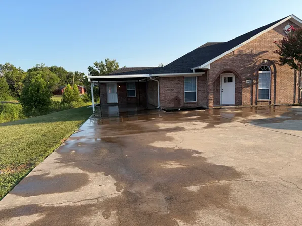 421 W Thomas St, Leonard, TX 75452