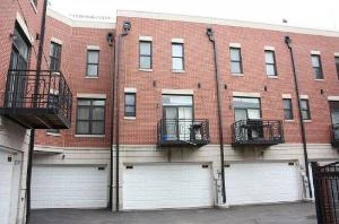 2nd image of 934 W 15th Pl
