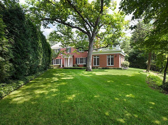 2nd image of 90 Hawthorn Ave