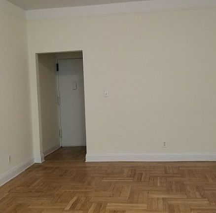 3rd image of 245 W 75th St APT 4B
