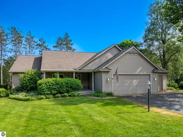 1546 Nightingale Ln, Kingsley, MI 49649