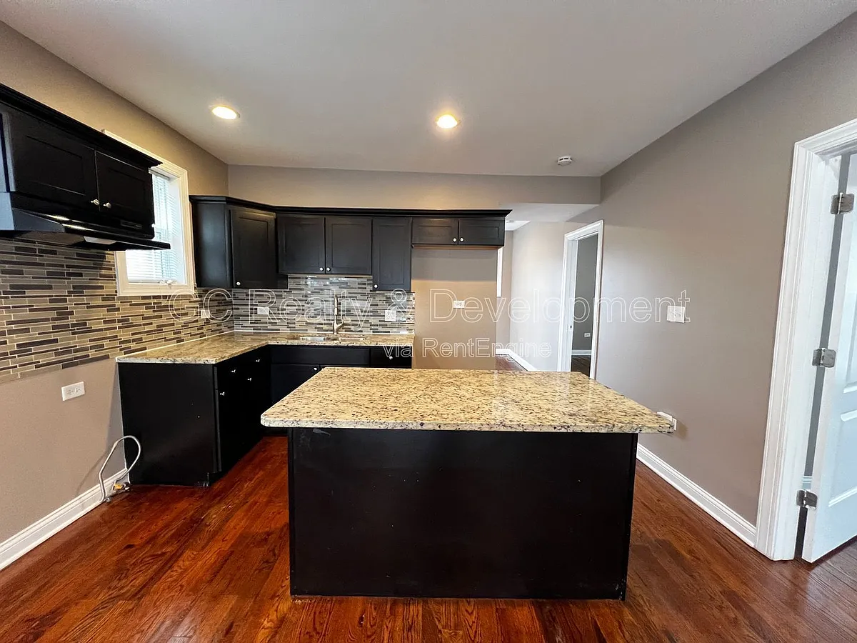 Building Photo - 2605 E 92nd St #2