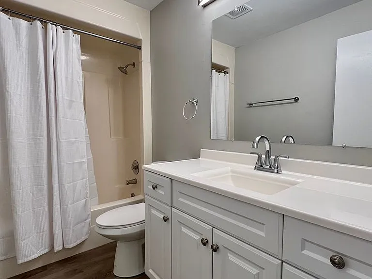 Renovated Apartment With In-Unit Washer-Dryer & Garage Parking! — Photo 30