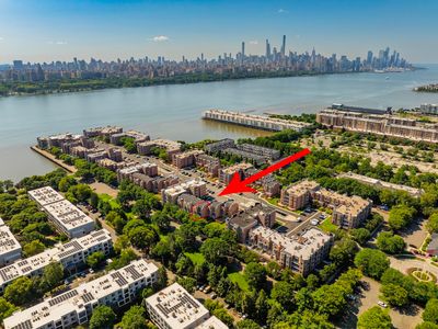 312 Franklin Ct, Edgewater, NJ, 07020
