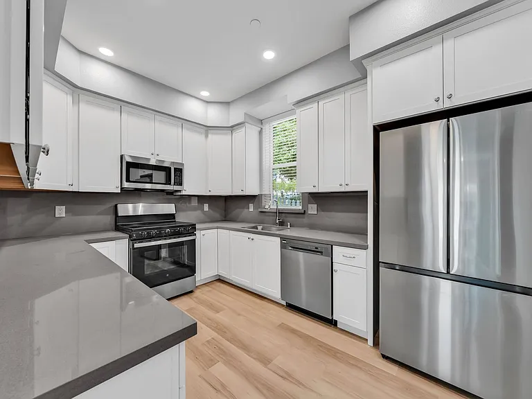 2016 - 2020 Dwight Way — Photo 25
