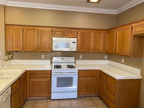 5th image of 41135 Denian Ct