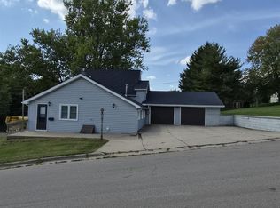 303 5th St, Mineral Point, WI 53565