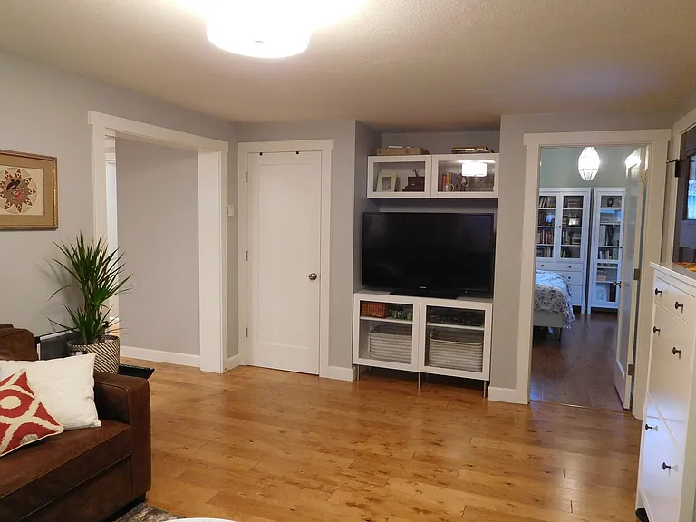 393 W Angela St — Photo 9