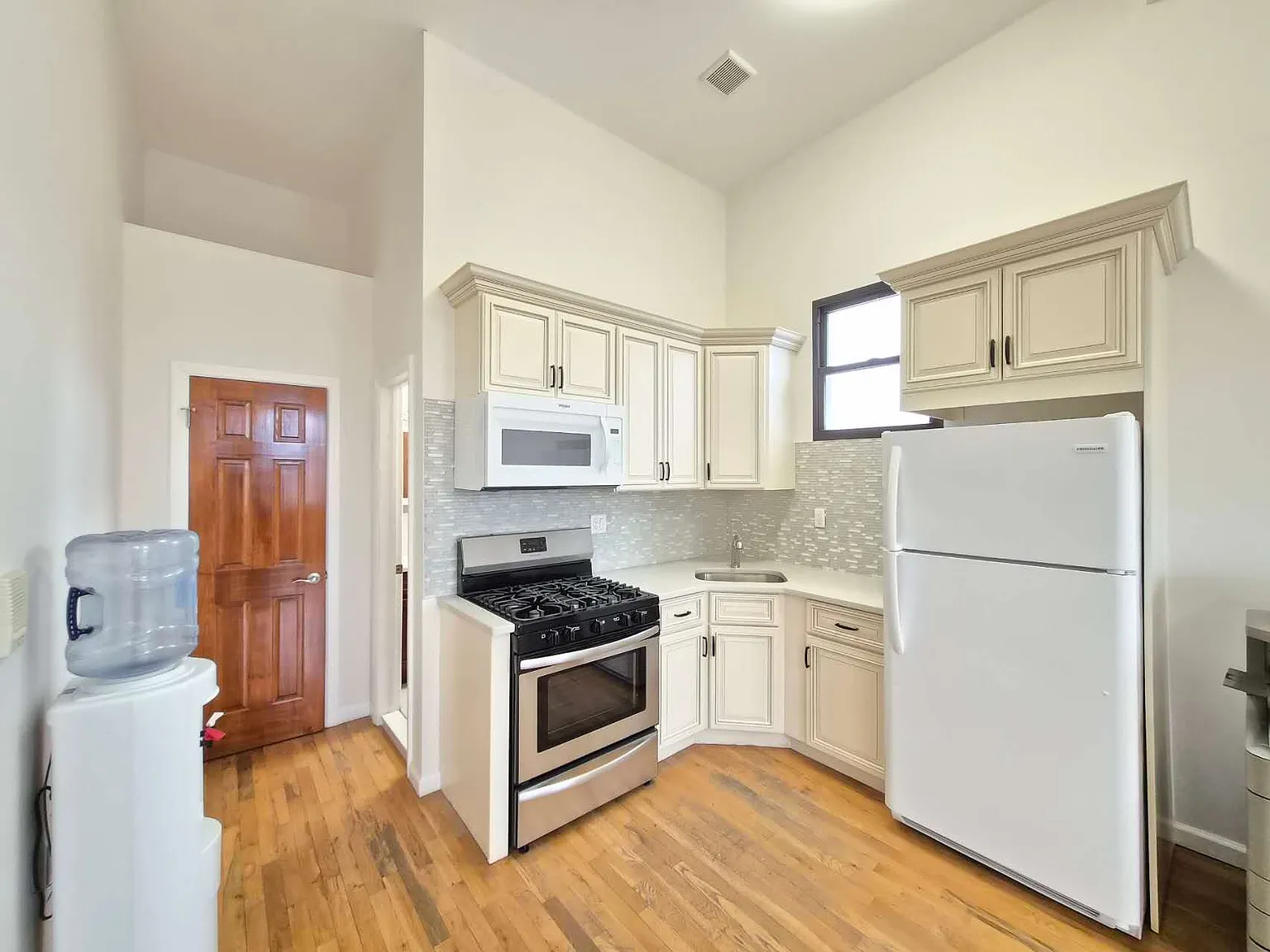 Studio, 500 sqft, $1,800 — Photo 1