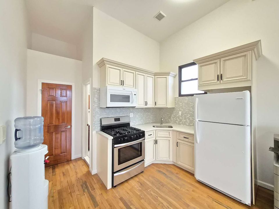 1st image of 2787 W 16th St #3F
