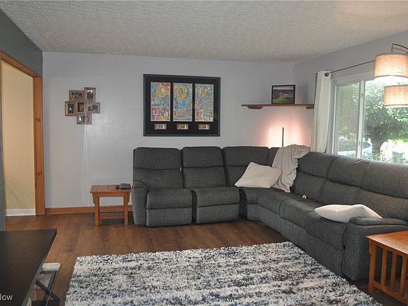 4th image of 265 Parkway Dr