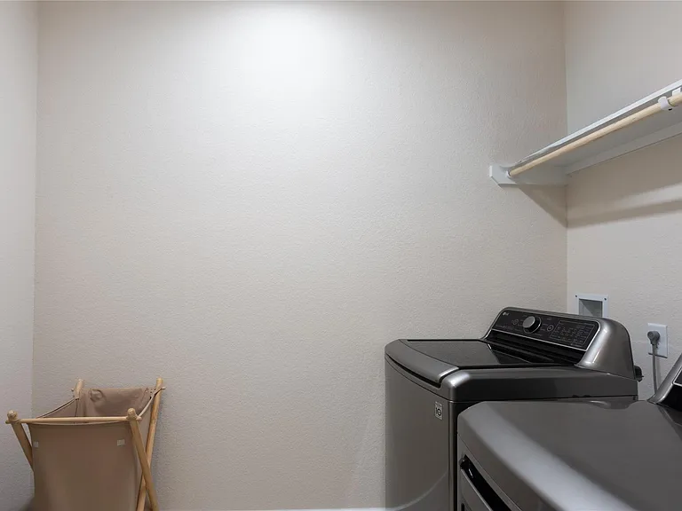 9211 Lowell Cliff Dr — Photo 37