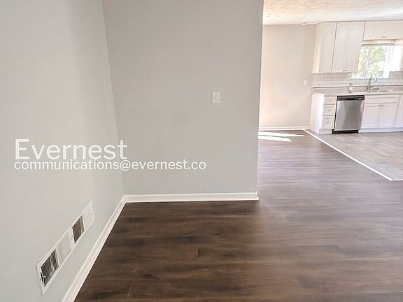 3rd image of 193 W Canterbury Dr