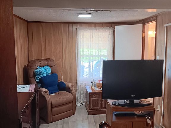 4th image of 110 3rd Ave