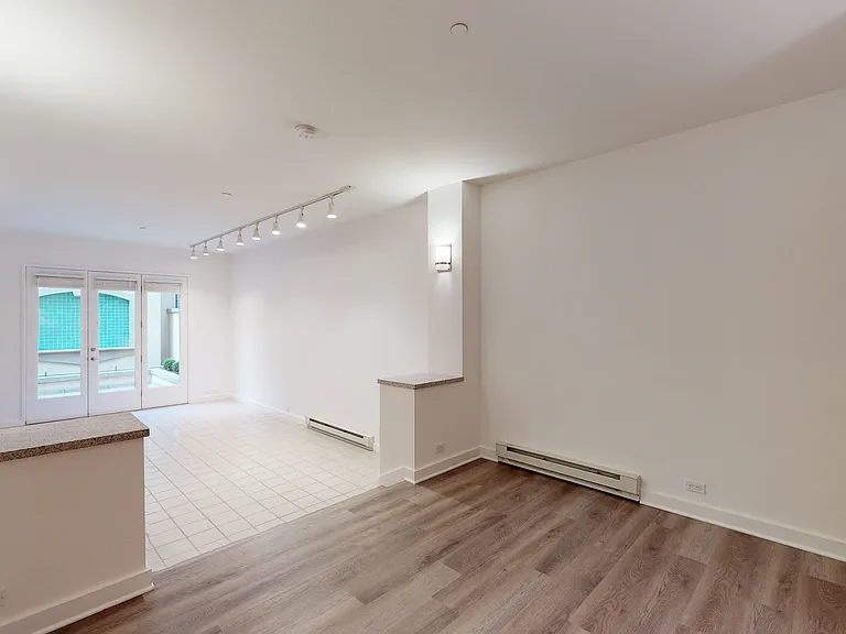1059 Union St — Photo 19