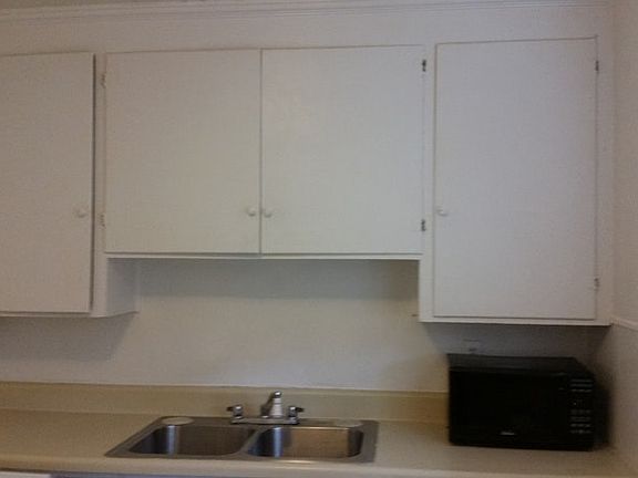 Kitchen sink & cabinets