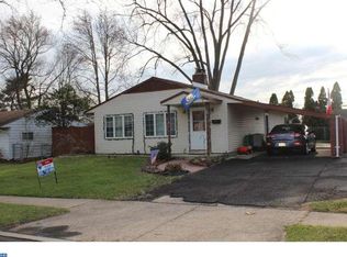 25 Balsam Rd, Levittown, PA 19057