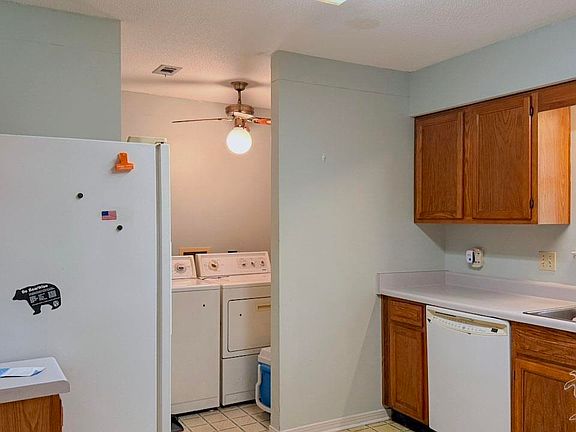 5th image of 1017 Pinetree Rd
