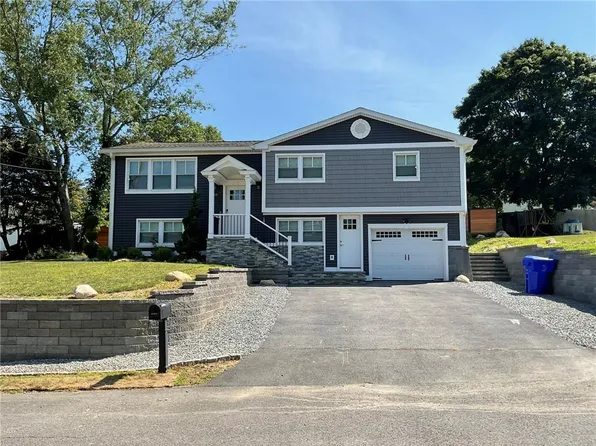 40 Bayberry Dr, West Warwick, RI 02893