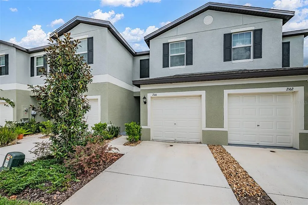 2 bed, 2.5 bath, 1513 sqft, $1,950 — Photo 2