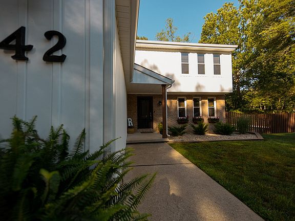 2nd image of 42 Saint Andrews Blvd