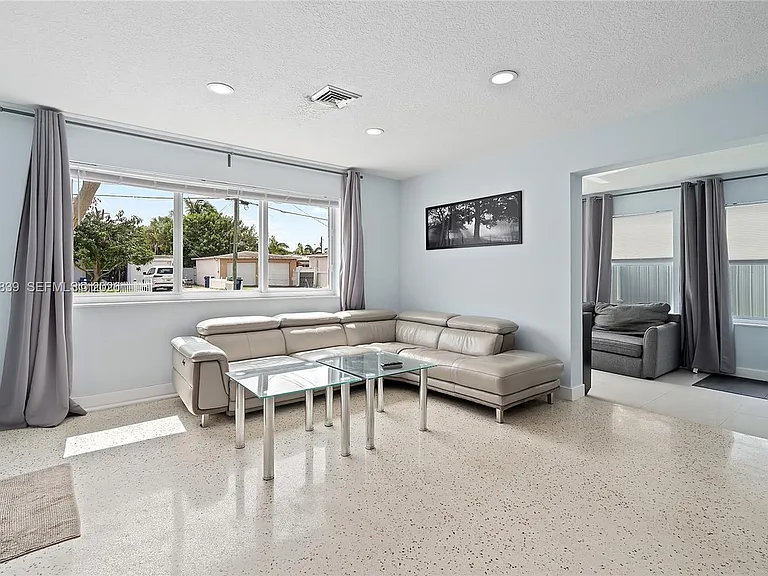 644 SW 7th Ct — Photo 13
