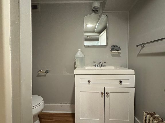 5th image of 116 Stewart Ave APT 4