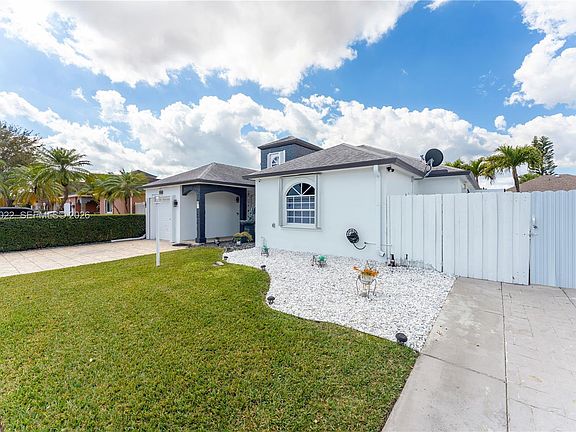 3rd image of 15480 SW 144th Ave